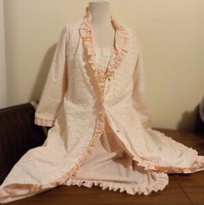 Miss Elaine 1960s Vintage 2 Piece Nightgown‎ & Robe Pink White Eyelets Ruffles